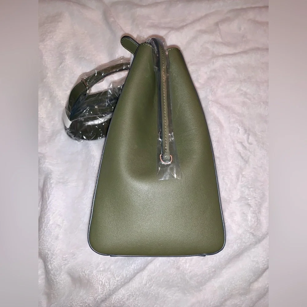 MCM Medium Aren VI Leather Hobo Bag (Sea Turtle) - Picture 8 of 15